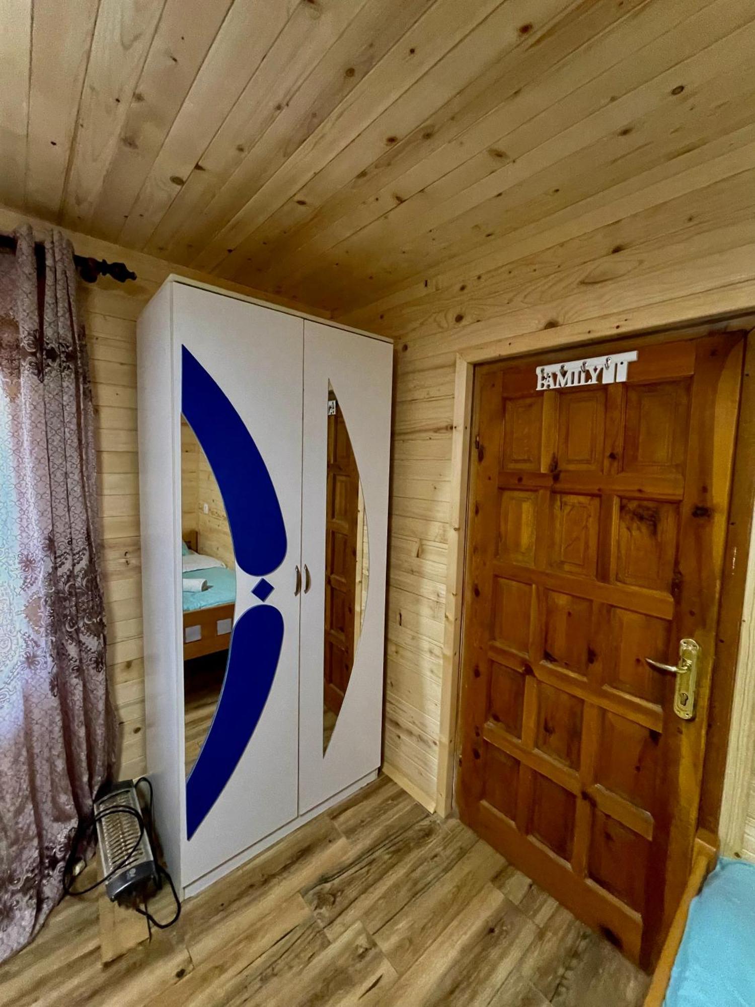 Lazer Cardaku Guesthouse 발보너 외부 사진