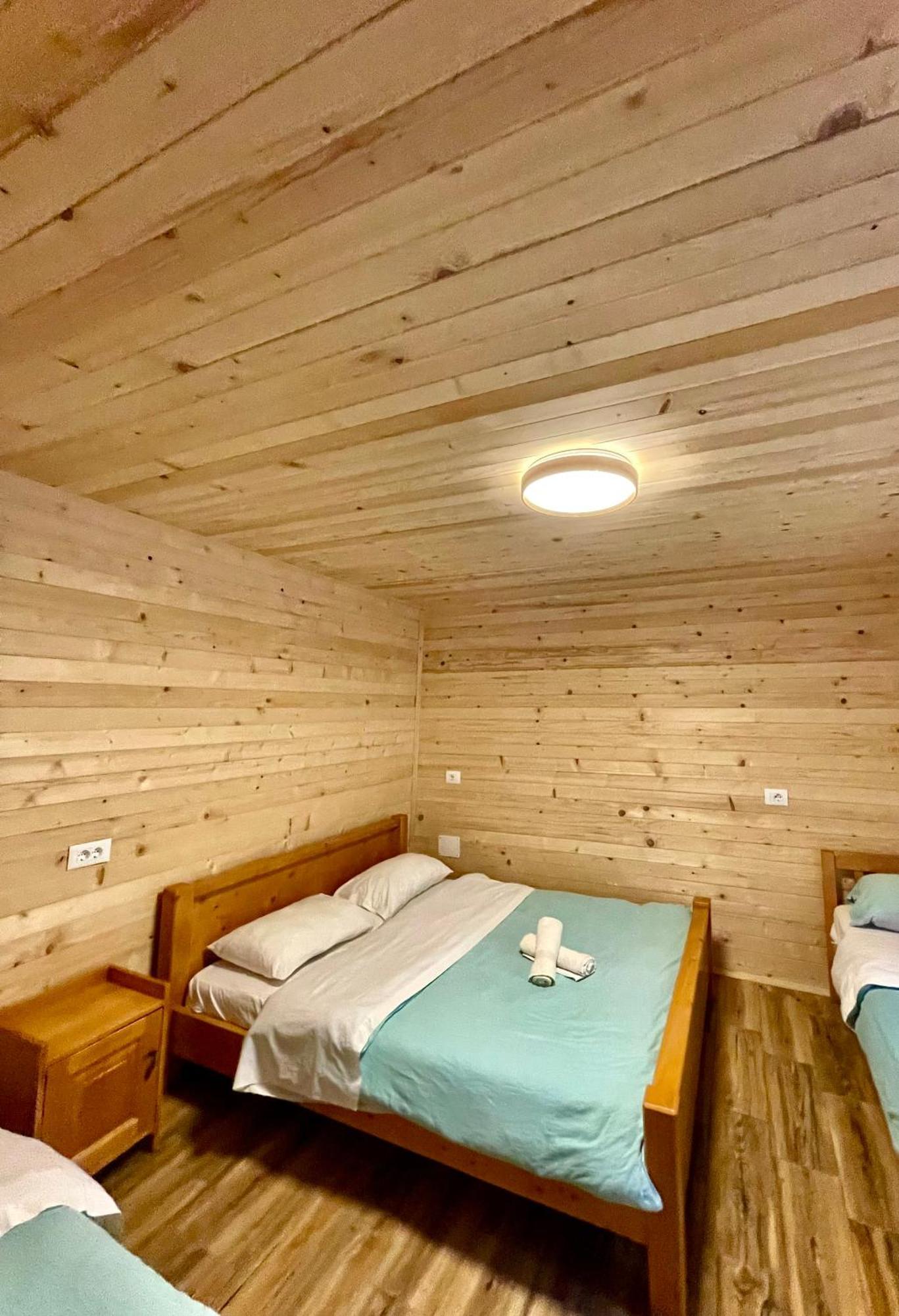 Lazer Cardaku Guesthouse 발보너 외부 사진
