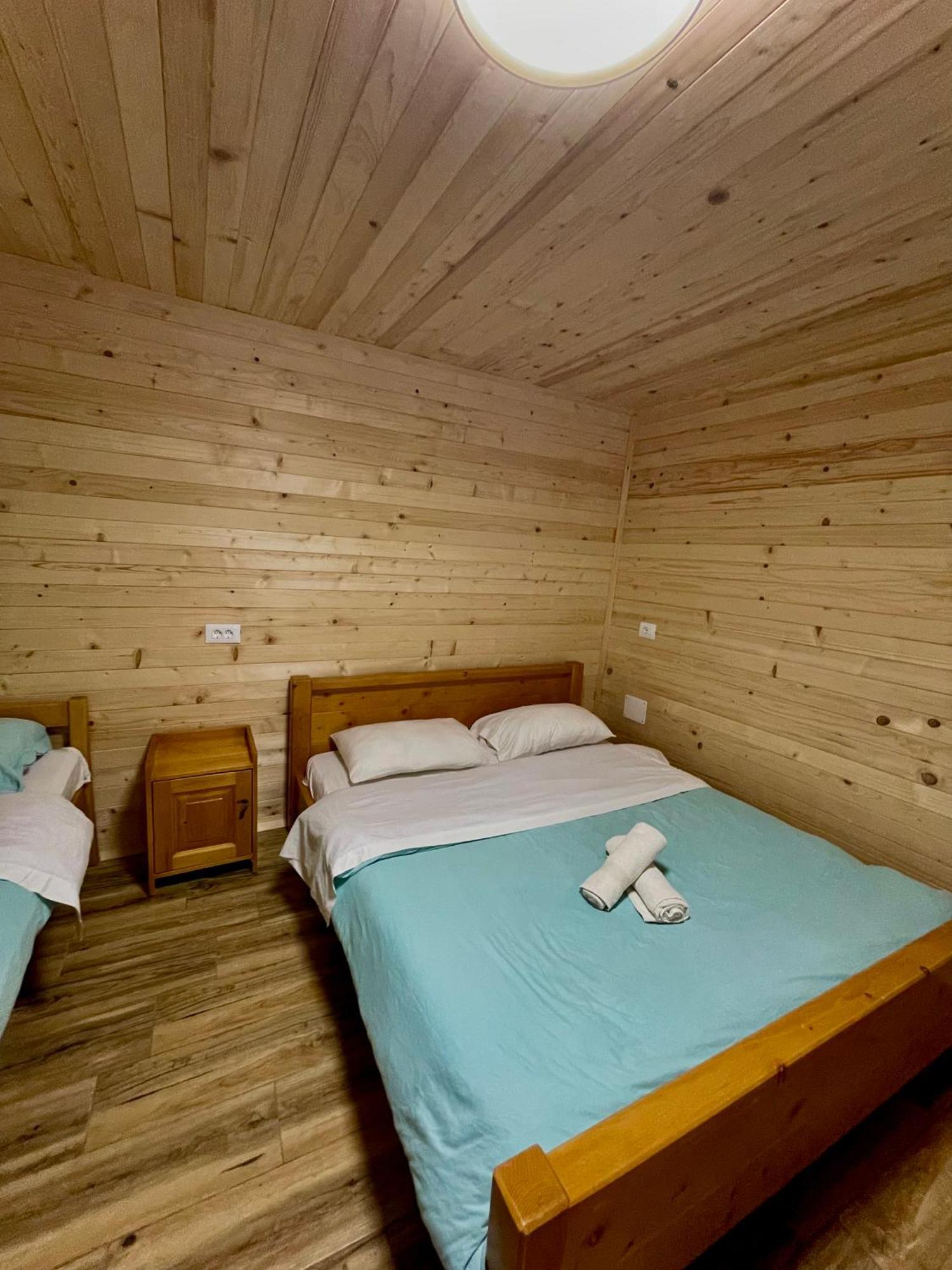 Lazer Cardaku Guesthouse 발보너 외부 사진