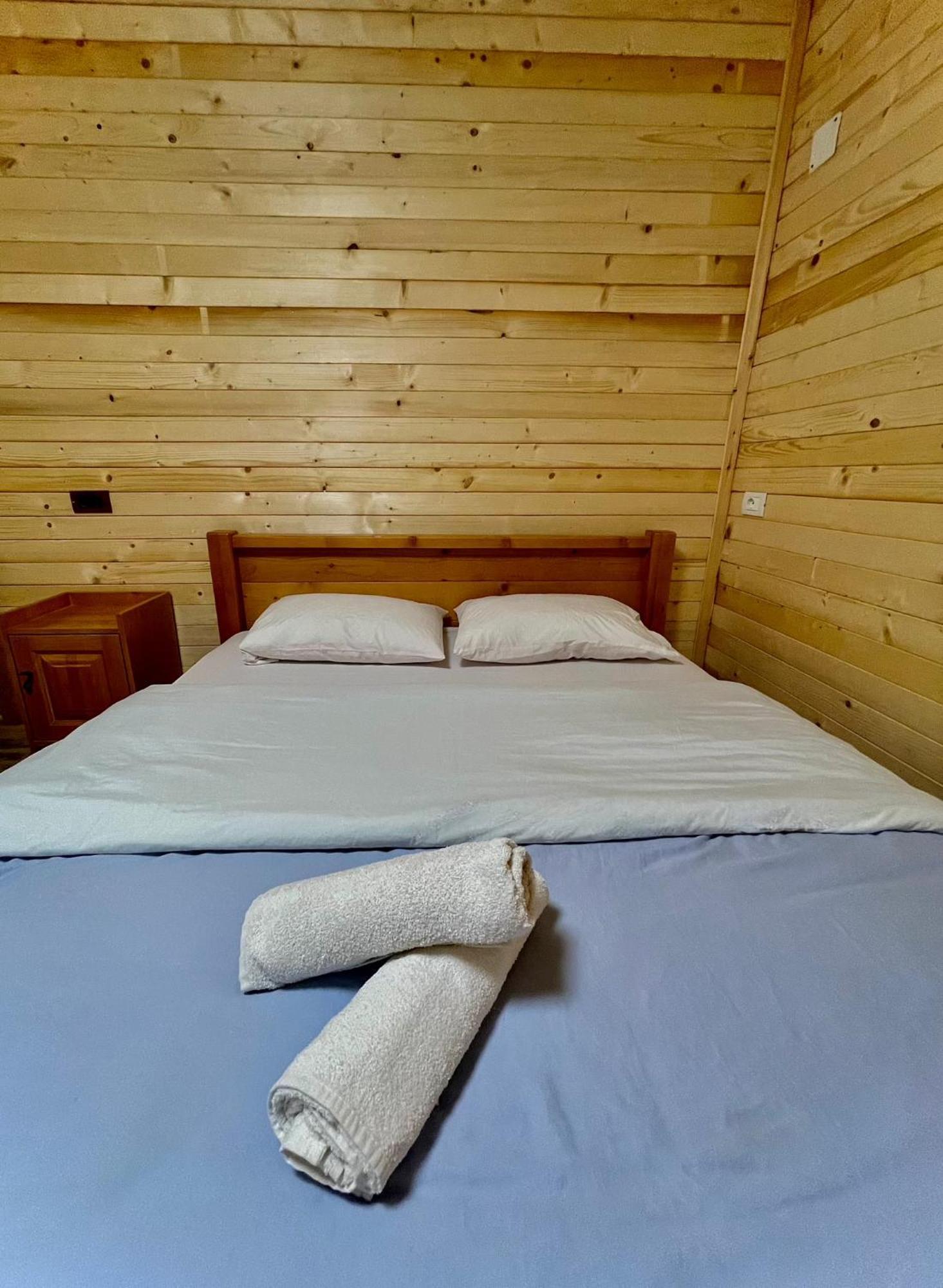 Lazer Cardaku Guesthouse 발보너 외부 사진