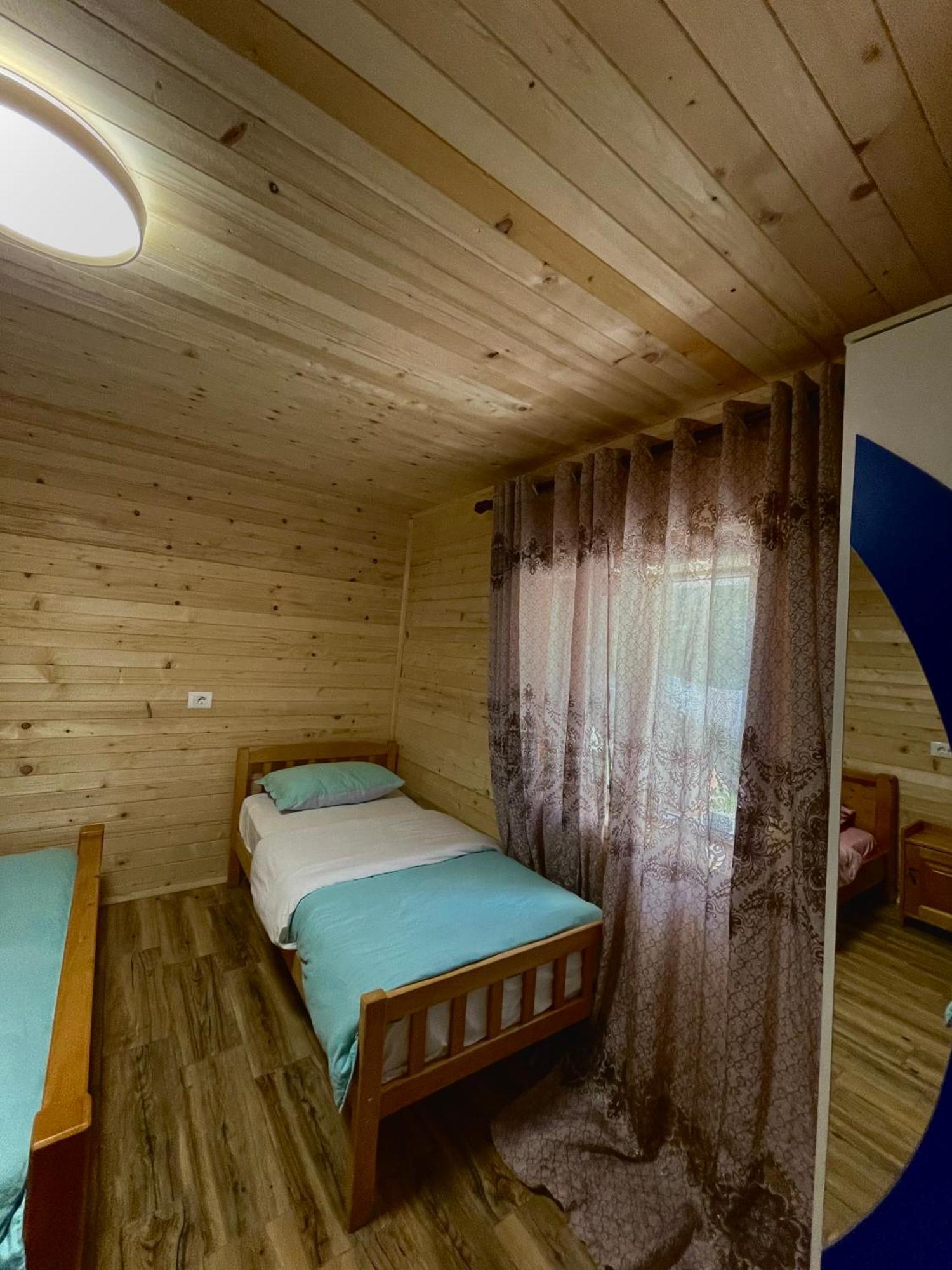 Lazer Cardaku Guesthouse 발보너 외부 사진