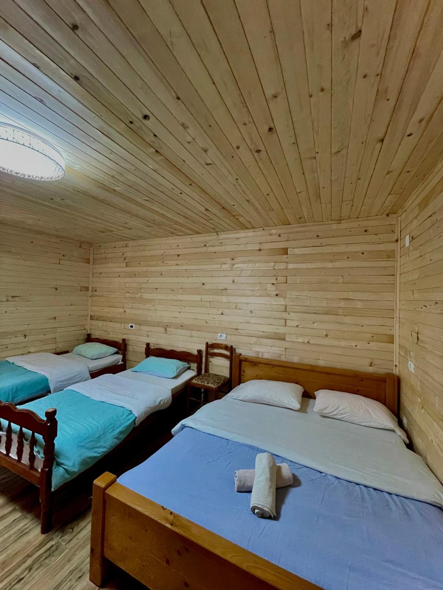 Lazer Cardaku Guesthouse 발보너 외부 사진