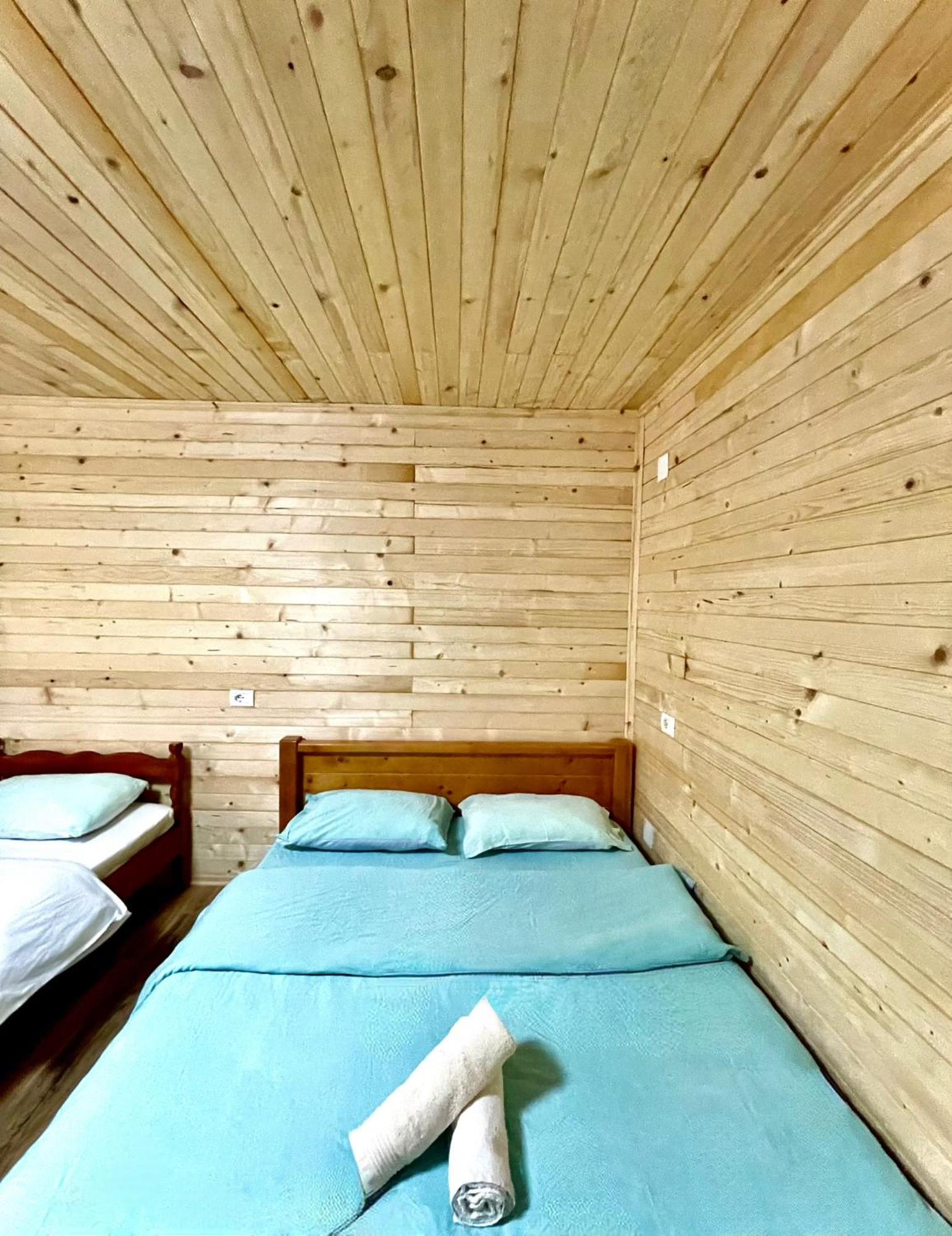 Lazer Cardaku Guesthouse 발보너 외부 사진