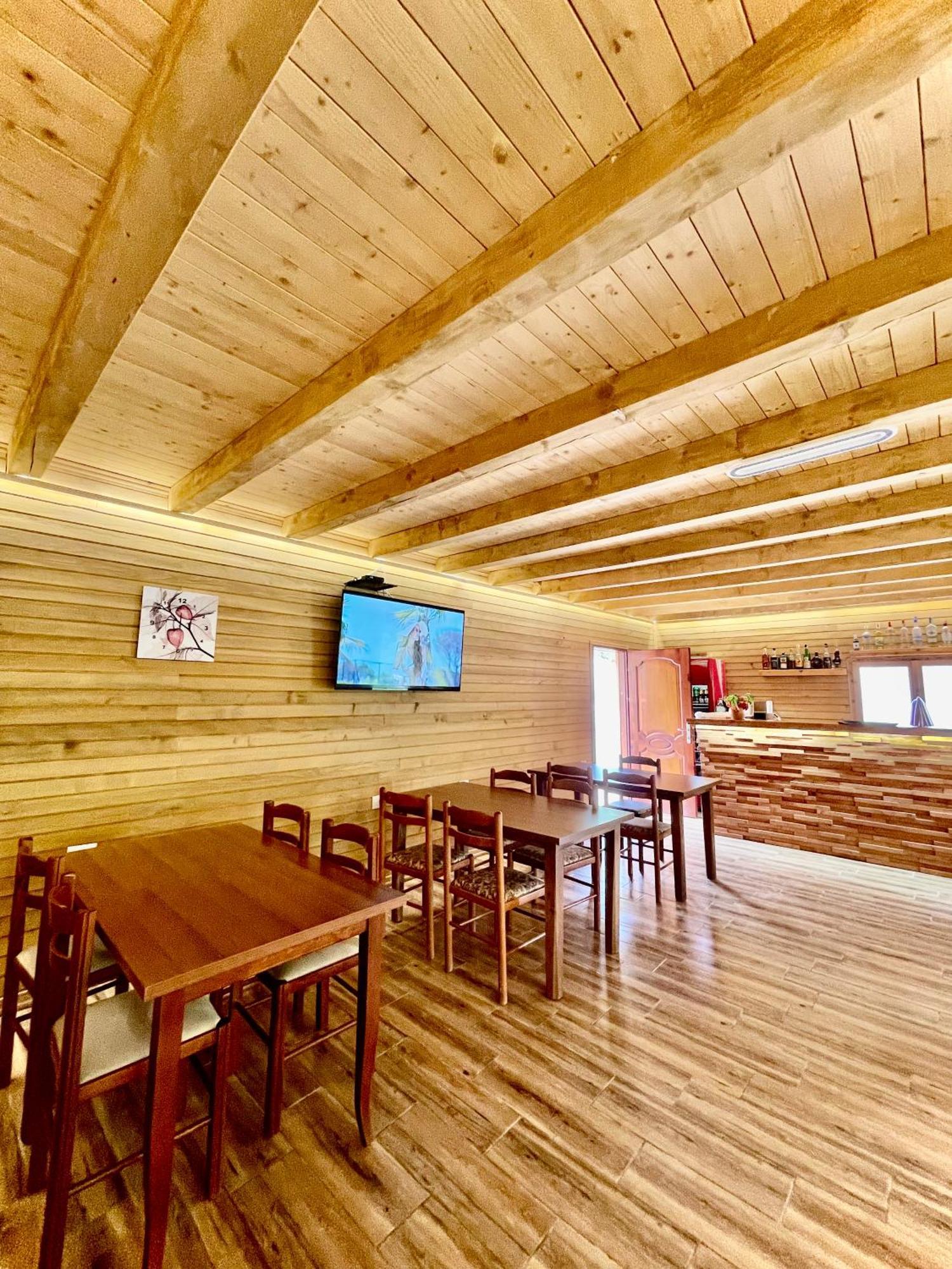 Lazer Cardaku Guesthouse 발보너 외부 사진