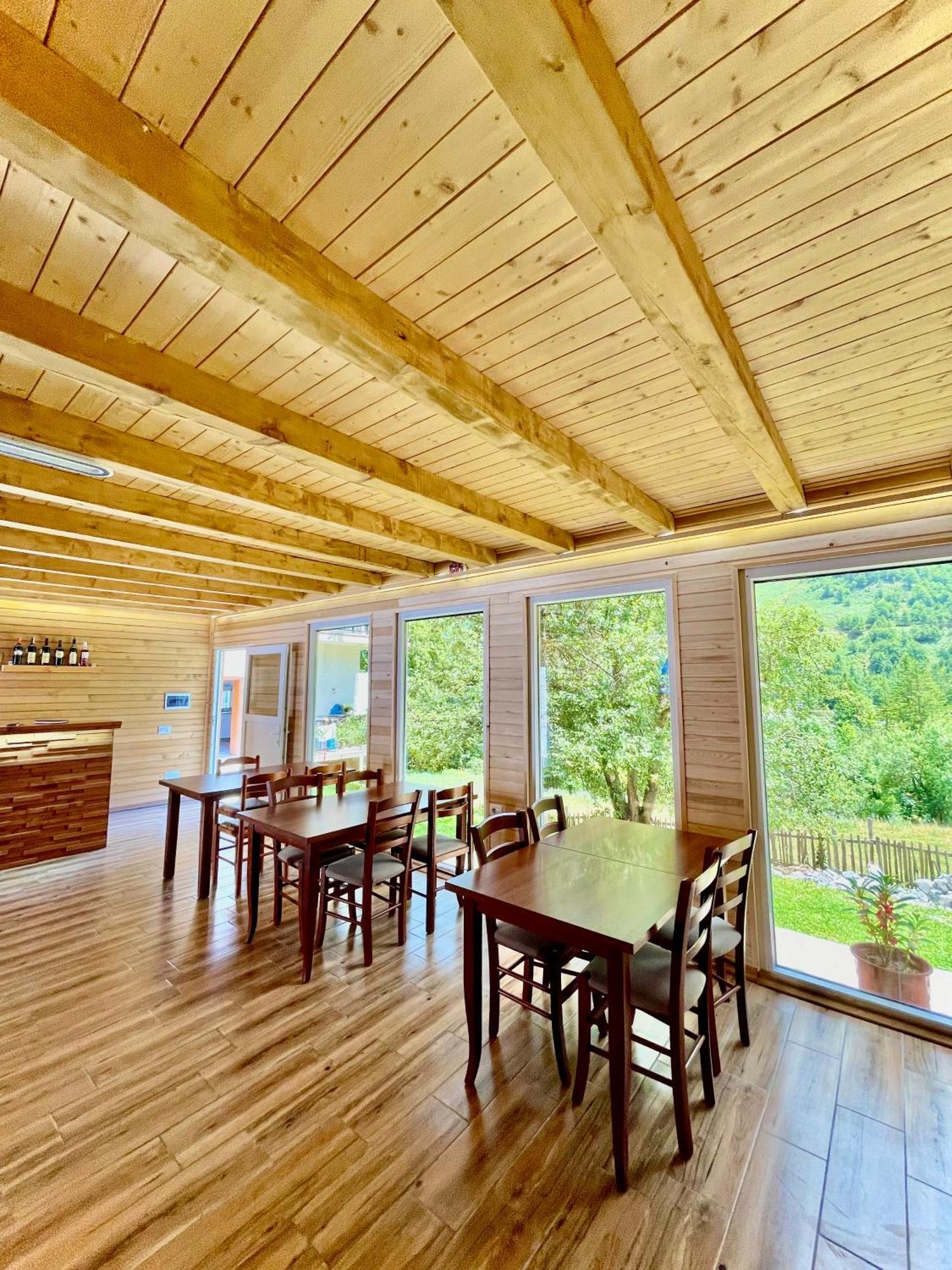Lazer Cardaku Guesthouse 발보너 외부 사진