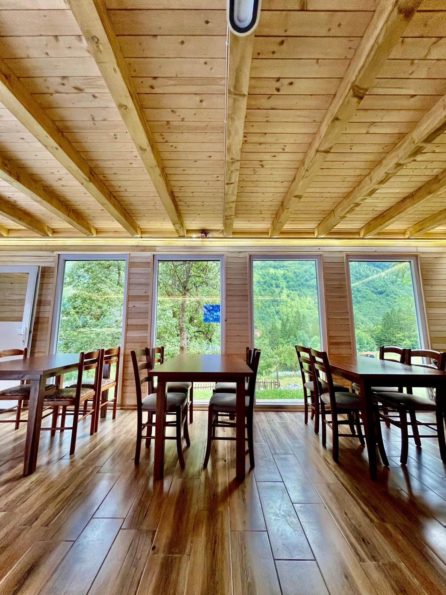 Lazer Cardaku Guesthouse 발보너 외부 사진